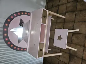 Kinder Schminktisch   Spieltisch inkl. Hocker zu verschenken Bild 2