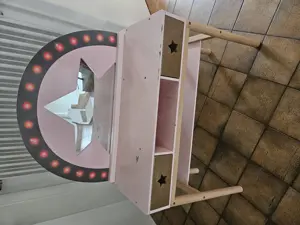 Kinder Schminktisch   Spieltisch inkl. Hocker zu verschenken Bild 3