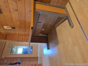 Schreibtisch und Rollcontainer