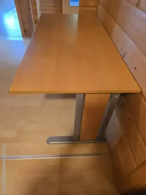 Schreibtisch und Rollcontainer Bild 2
