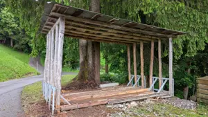 Holzunterstand, Gartenhaus mit verzinkten Bodenwinkeln