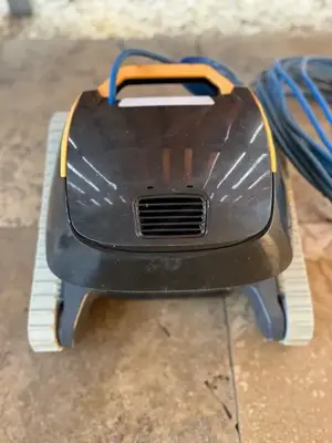Poolroboter Dolphin E25 als Ersatzteilträger oder zum reparieren