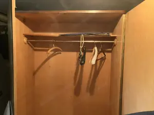 Verschenke Schrank Vollholz