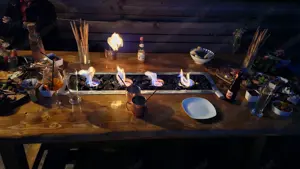 Einzigartiger Outdoor-Tisch mit integrierter Feuerstelle & Kühlfach - handgefertigt & wetterfest Bild 2
