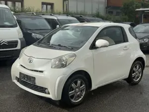 Toyota iQ TÜV NEU wenig Km Bild 2