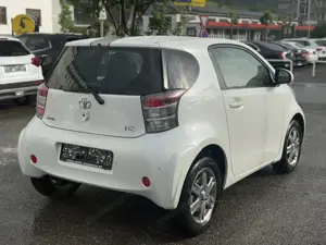 Toyota iQ TÜV NEU wenig Km Bild 4