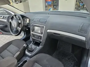 Skoda Octavia Combi 1,6 Twenty TDI DPF Kombi Bild 6