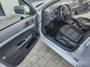 Skoda Octavia Combi 1,6 Twenty TDI DPF Kombi Bild 4