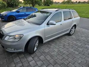 Skoda Octavia Combi 1,6 Twenty TDI DPF Kombi Bild 2