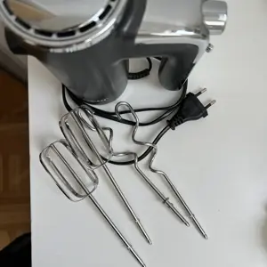 Mixer mit Rühr- und Knethaken Bild 2