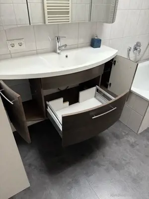 Waschtisch mit Spiegelschrank Bild 3