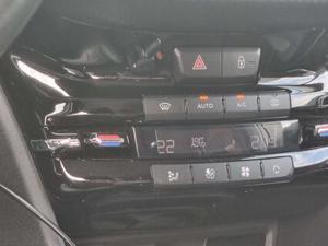 Peugeot 2008 2013 Bild 12