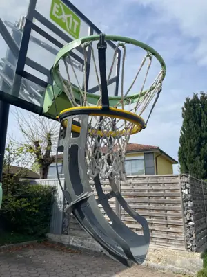 Höhenverstellbarer, robuster Basketballkorb 