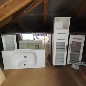 Badezimmermöbel mit Waschbecken