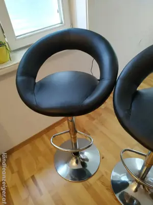 Zwei Barstühle