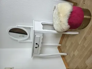 Schminktisch, weiss, Holz, mit Aufsatzspiegel, Hocker+Fell