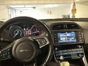 Jaguar XE 20d R-Sport 2017 Bild 3