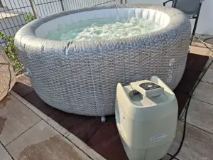 Jacuzzi Pool  Bild 8