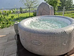 Jacuzzi Pool  Bild 11