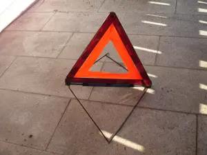 Lampe, Gerätekabel, Warndreieck, Türangel, Fußbodenleiste, Fahrradteile billig oder gratis Bild 3