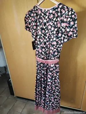 Kleid mit Blumen Bild 2