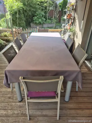Gartentisch mit 8 Stühlen 
