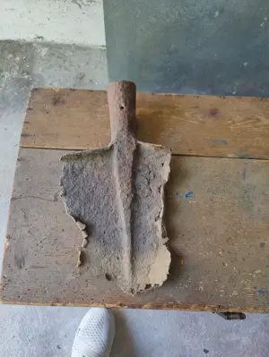 Zwei alte Schaufeln Bild 4