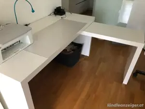Schreibtisch
