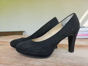 Schuhe in schwarz