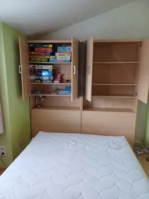 Schrank (90 cm)  hinter Bett  - zu verschenken Bild 2
