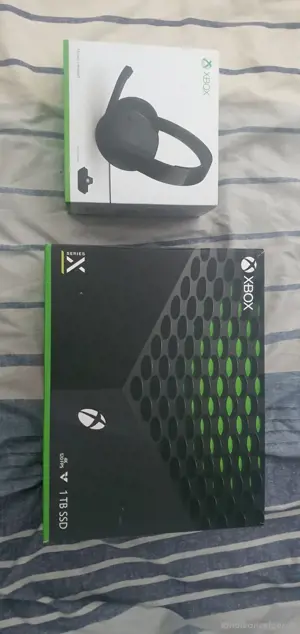 Xbox Series x 1TB + Xbox Stereo Headset. + 6 Spiele