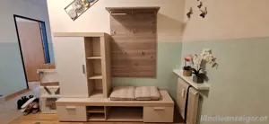 Garderobe mit Schrank