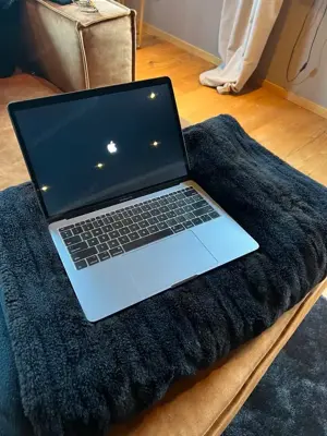 MacBook Pro 13  | 2017 | 500GB SSD | 16GB RAM | i7 | Gebraucht Bild 2