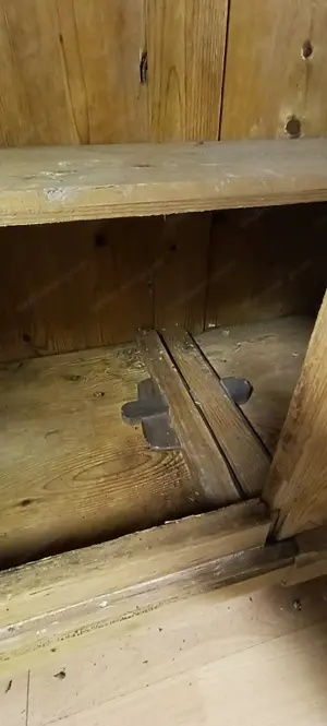Alter Kleiderschrank  Bild 2