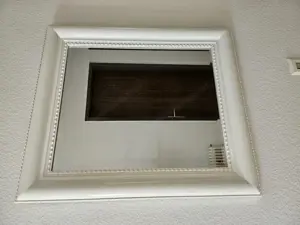 Wandspiegel weiss mit Facettenschliff 87 x 77 cm Bild 3