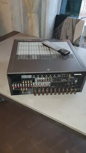 Yamaha Aventage RX-A3050 Heimkino-Receiver Bild 2
