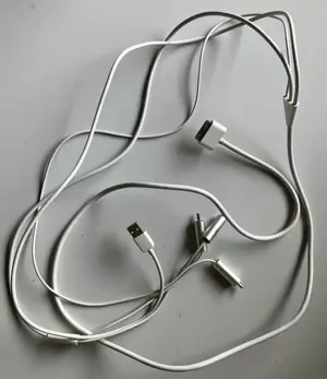 Apple Composite AV Kabel (für iPod, iPhone, etc. mit 30 Pin Anschluss)