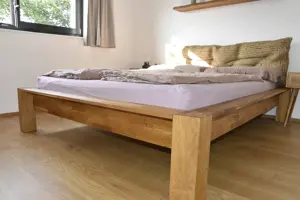 160x200cm Eichenbett Vollholz inklusive Jute-Kopfteil, Lattenrost und Matratze