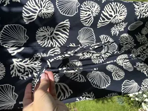 Durchgeknöpftes Kleid mit Puffärmeln Bild 5