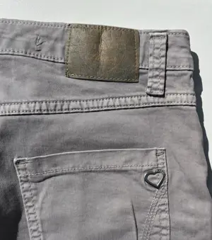 Graue Damen Shorts von Please Bild 5