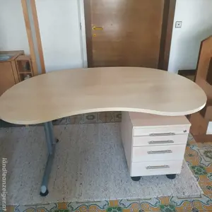Jugend-Schreibtisch zu verschenken 