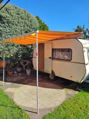 Wohnwagen Kinderspielhütte Orgineller Gartensitzplatz  Bauhütte etc