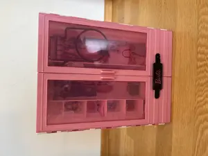 Barbie Kleiderschrank