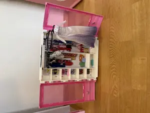 Barbie Kleiderschrank Bild 2