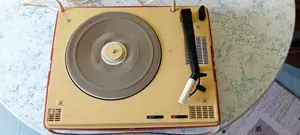 Alter Plattenspieler und Singles Schallplatten 