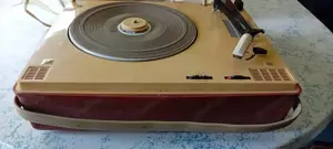 Alter Plattenspieler und Singles Schallplatten  Bild 3