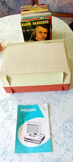Alter Plattenspieler und Singles Schallplatten  Bild 5