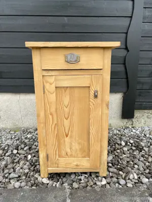 Nachtkästchen Antik