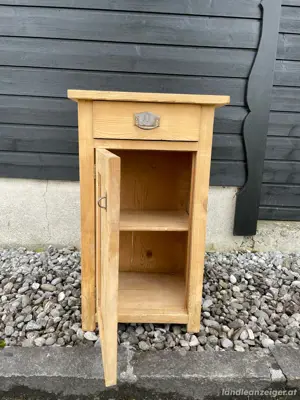 Nachtkästchen Antik Bild 2