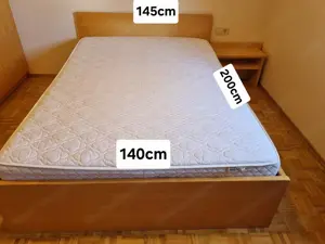 Bett mit Nachtkästchen - Vollholz 